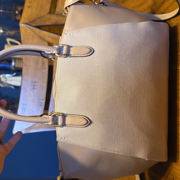 Coach Badge Jacquard Elise Satchel. - Picture 4 of 16